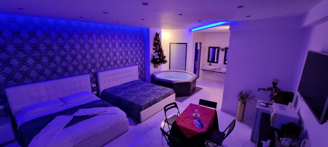 White Room Idromassaggio Su Richiesta ナポリ エクステリア 写真