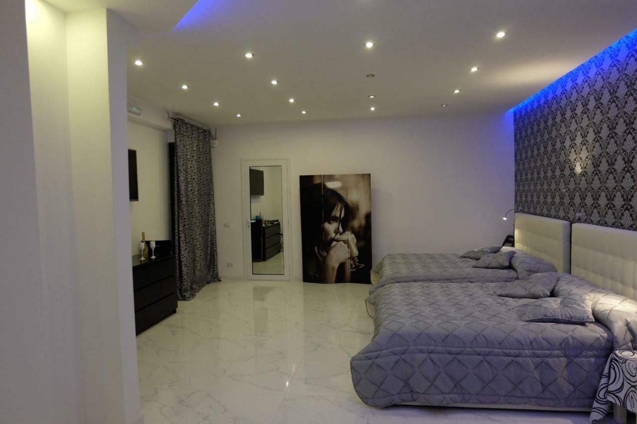 White Room Idromassaggio Su Richiesta ナポリ エクステリア 写真